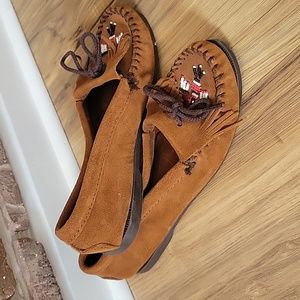 Minnetonka Beaded Moccasin Size 8
